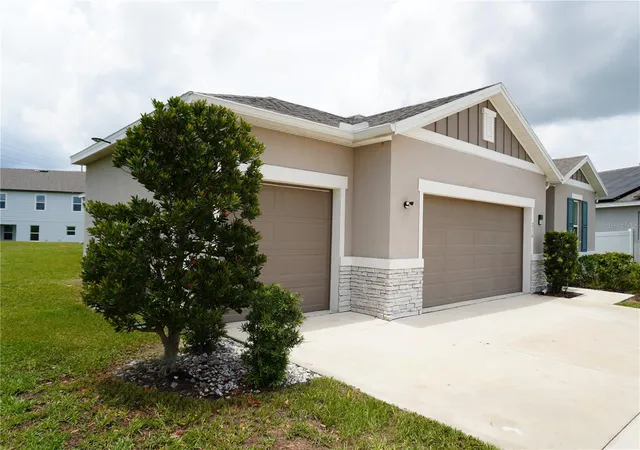 Photo 2 of Single family home for sale at 236 Hillcrest Dr, Dundee, FL 33838 | MLS# O6418604 | Listing updated on 2026-08-24