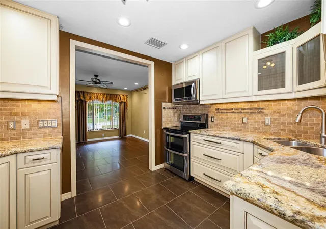 Photo 3 of Single family home for sale at 6701 Orchard Dr N, St Petersburg, FL 33702 | MLS# TB8521483 | Listing updated on 2026-09-30