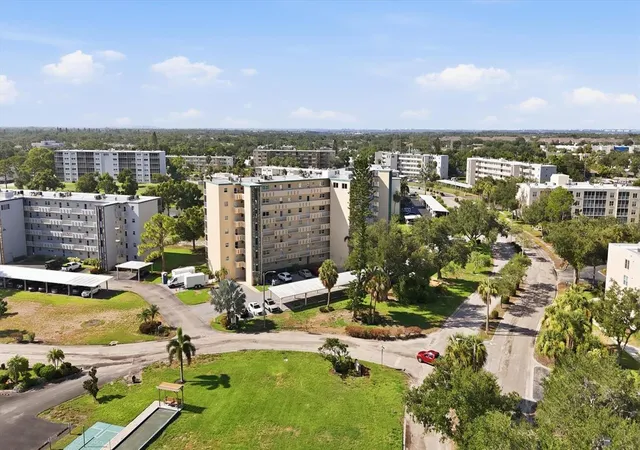 Listing Photo 1 - Condo for sale in building located at 4040 Ironwood Cir, Bradenton, FL 34209 - Unit #304F