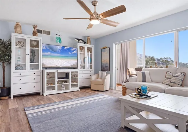 Listing Photo 4 - Condo for sale in building located at 4040 Ironwood Cir, Bradenton, FL 34209 - Unit #304F