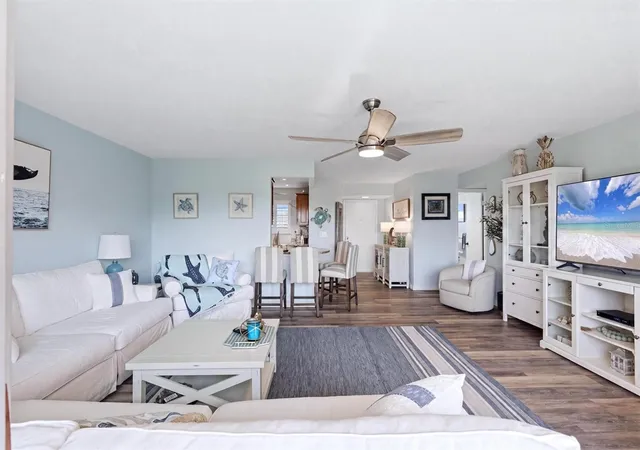 Listing Photo 5 - Condo for sale in building located at 4040 Ironwood Cir, Bradenton, FL 34209 - Unit #304F