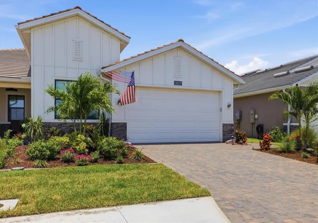 Photo 1 of Single family home for sale at 18839 Dayspring Pl, Venice, FL 34293 | MLS# A4697668 | Listing updated on 2026-10-20