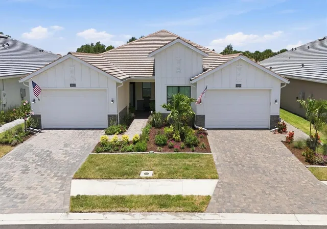 Photo 2 of Single family home for sale at 18839 Dayspring Pl, Venice, FL 34293 | MLS# A4697668 | Listing updated on 2026-10-20
