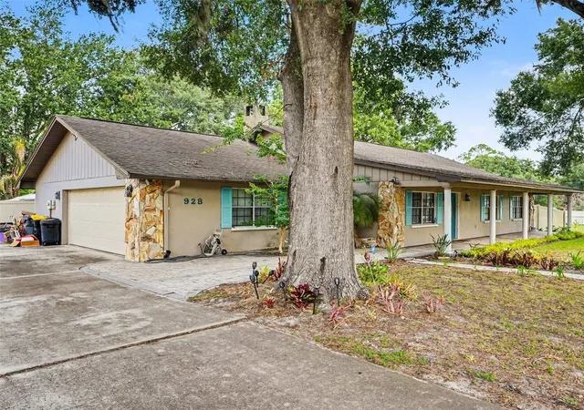 Photo 1 of Sale Pending at 928 Timbergreen Dr, Lakeland, FL 33809 | MLS# TB8521511 | Listing updated on 2026-10-21