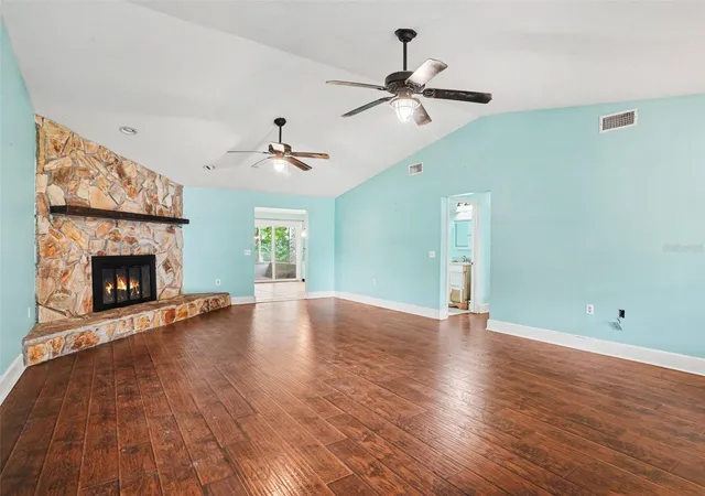 Photo 3 of Sale Pending at 928 Timbergreen Dr, Lakeland, FL 33809 | MLS# TB8521511 | Listing updated on 2026-10-21