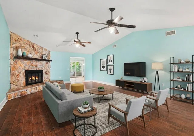 Photo 2 of Sale Pending at 928 Timbergreen Dr, Lakeland, FL 33809 | MLS# TB8521511 | Listing updated on 2026-10-21