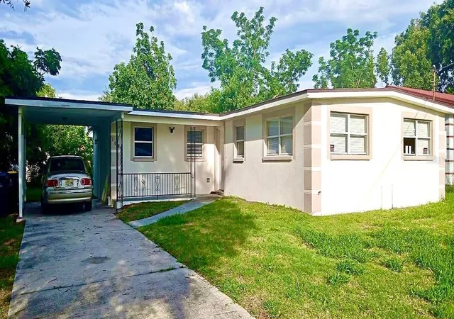 Photo 1 of Single family home for sale at 108 Edgewater Dr, Winter Haven, FL 33881 | MLS# O6418683 | Listing updated on 2026-10-09