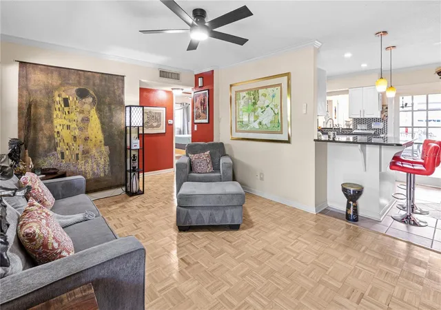 2nd image of 2042 Isabelle St, Largo, FL 33774 | MLS# O6418684