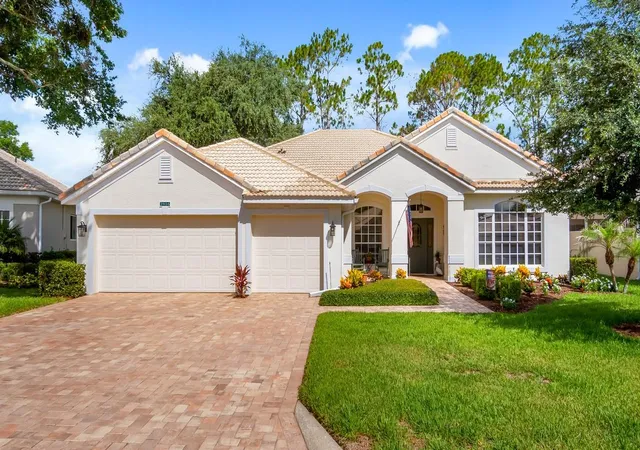 Photo 1 of Sale Pending at 3916 Payton Ct, Clermont, FL 34711 | MLS# G5114081 | Listing updated on 2026-07-01