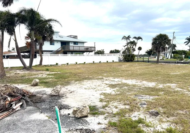 3rd image of 1285 Holiday Dr, Englewood, FL 34223 | MLS# O6418688