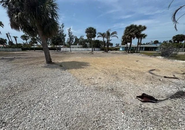 4th image of 1285 Holiday Dr, Englewood, FL 34223 | MLS# O6418688