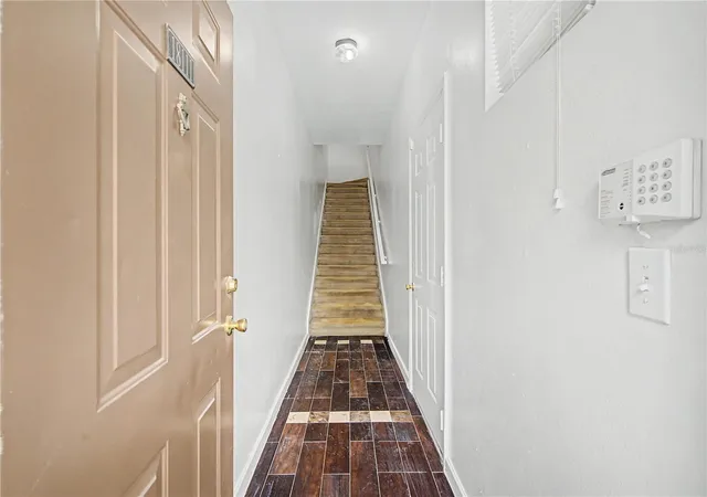 4th image of 18111 Villa Creek Dr, TAMPA, FL 33647