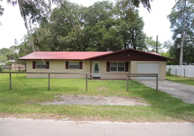 Photo 1 of Single family home for sale at 330 Se 6th Street, Williston, FL 32696 | MLS# OM727097 | Listing updated on 2026-09-14
