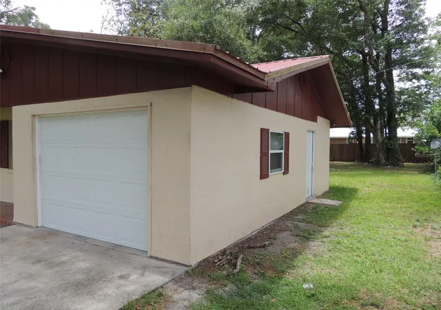 Photo 3 of Single family home for sale at 330 Se 6th Street, Williston, FL 32696 | MLS# OM727097 | Listing updated on 2026-09-14