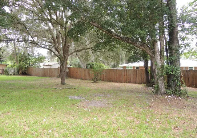 Photo 3 of Single family home for sale at 330 SE 6th Street, Williston, FL 32696 | MLS# OM727097 | Listing updated on 2026-09-14