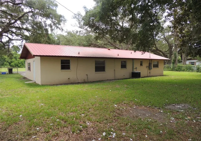 Photo 4 of Single family home for sale at 330 SE 6th Street, Williston, FL 32696 | MLS# OM727097 | Listing updated on 2026-09-14