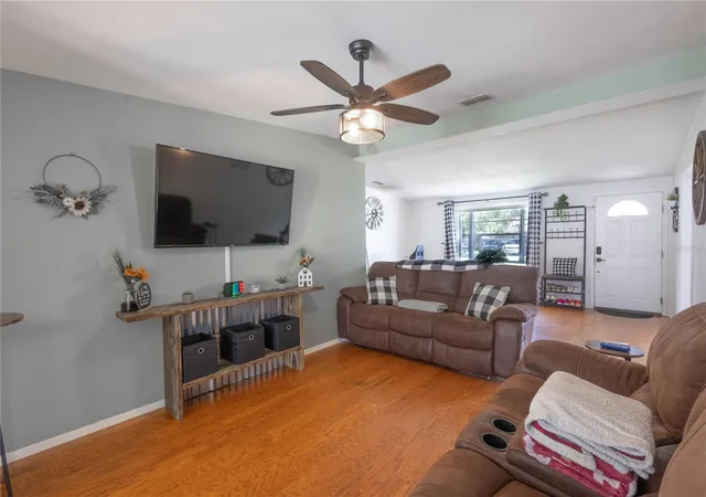 3rd image of 2095 W Hartridge Ter, Winter Haven, FL 33881 | MLS# P4939103