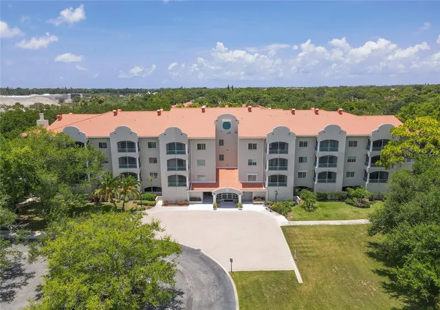 Photo 3 of Condo for sale at 3731 Sarasota Sq Blvd #309E, Sarasota, FL 34238 | MLS# A4697685 | Listing updated on 2026-08-27