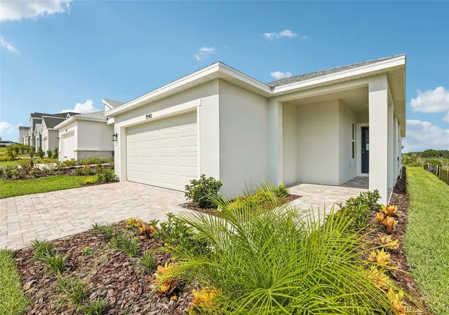 Photo 2 of Sale Pending at 1940 Diamond Head Cir, Haines City, FL 33844 | MLS# O6418742 | Listing updated on 2026-09-30