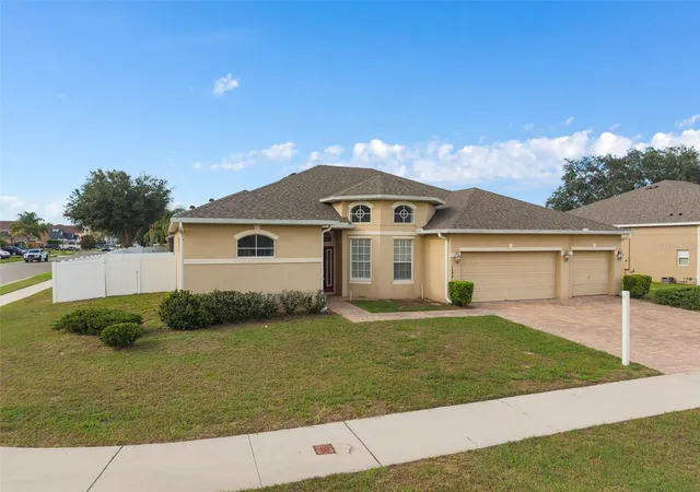 Photo 3 of Single family home for sale at 1642 Chandelle Ln, Winter Garden, FL 34787 | MLS# G5114093 | Listing updated on 2026-08-22