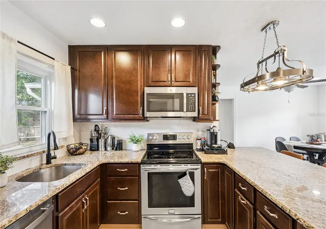 Photo 2 of Single family home for sale at 1909 Fern Cir, Orlando, FL 32803 | MLS# O6418747 | Listing updated on 2026-09-02