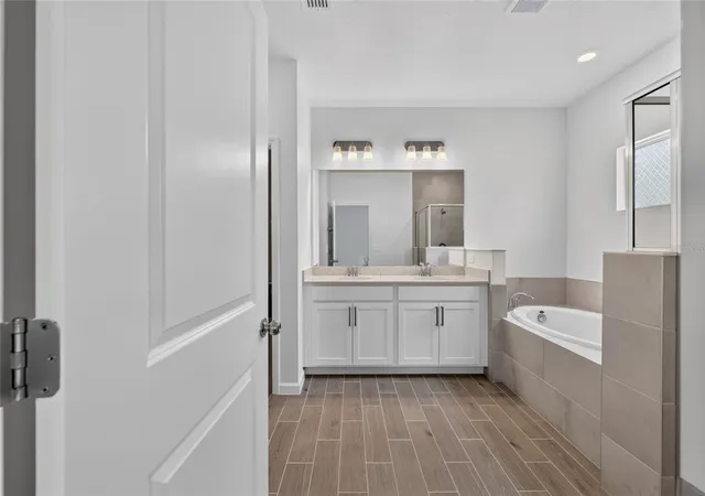 Photo 3 of Single family home for sale at 8846 Sw 69th Terrace, Ocala, FL 34476 | MLS# OM727115 | Listing updated on 2026-08-23