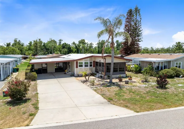 Photo 2 of Manufactured home for sale at 3217 Rainbow Rd, Tavares, FL 32778 | MLS# O6418748 | Listing updated on 2026-09-20