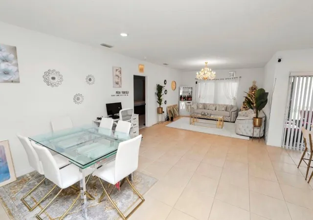Photo 3 of Single family home for sale at 2039 Rosewood Cir, Lakeland, FL 33810 | MLS# S5152273 | Listing updated on 2026-06-27