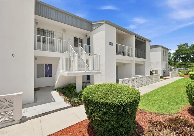 2nd image of 14800 Walsingham Rd, LARGO, FL 33774