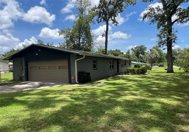 Photo 3 of Single family home for sale at 2720 SE 8th Avenue, Ocala, FL 34471 | MLS# TB8521642 | Listing updated on 2026-09-19