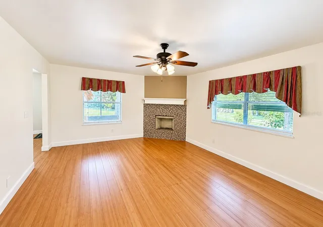 Homes for sale in Oviedo, FL | 191 W 7Th St, Oviedo, FL 32766 | MLS# O6418783