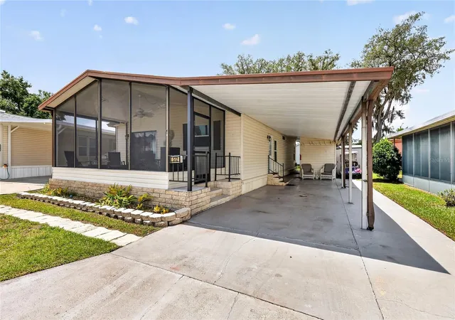 Photo 2 of Manufactured home for sale at 572 Tammi Dr, Leesburg, FL 34788 | MLS# G5114106 | Listing updated on 2026-06-22