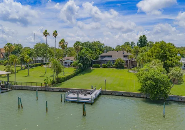 2nd image of 220 Harbor View Ln, Largo, FL 33770 | MLS# TB8521648