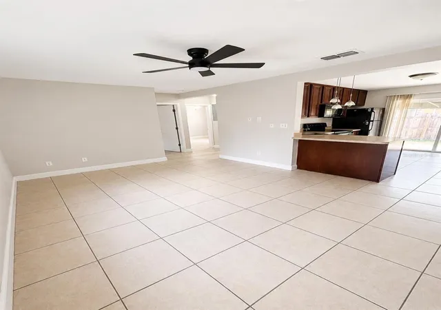Listing Photo 4 - Condo for sale in building located at 2266 Raeford Rd, ORLANDO, FL 32806 - Unit #A6