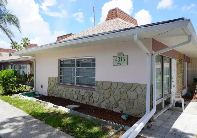 4th image of 4315 Tahitian Gdns Cir, HOLIDAY, FL 34691