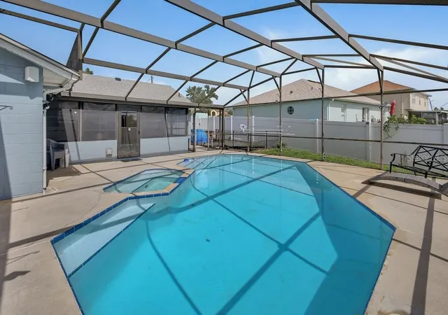 Homes for sale in Deltona, FL | 3018 Bonkirk Dr, Deltona, FL 32738 | MLS# V4949779