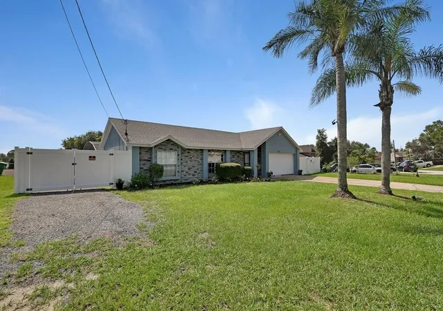 Homes for sale in Deltona, FL | 3018 Bonkirk Dr, Deltona, FL 32738 | MLS# V4949779