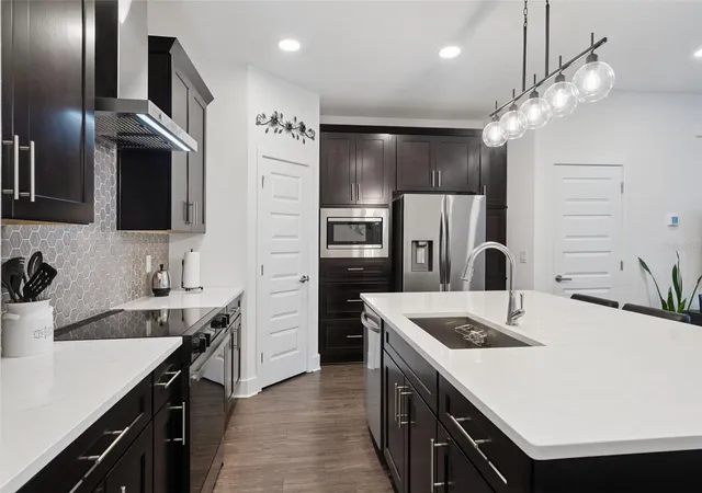 Photo 4 of Townhouse for sale at 14014 Scarlet Aster Aly, Winter Garden, FL 34787 | MLS# O6418814 | Listing updated on 2026-10-15