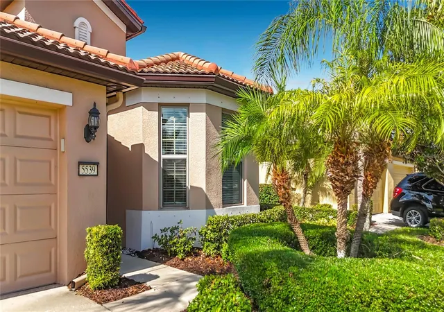Photo 3 of Single family home for sale at 5539 Sunset Fls Dr, Apollo Beach, FL 33572 | MLS# TB8521693 | Listing updated on 2026-10-04