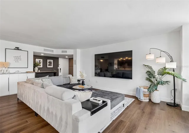 4th image of 644 Is Way #405, Clearwater Beach, FL 33767 | MLS# TB8521698