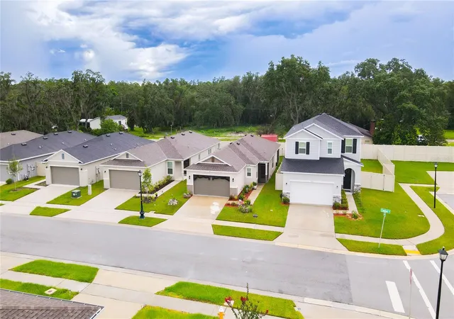 Photo 3 of Single family home for sale at 707 Chestnut Ln, Auburndale, FL 33823 | MLS# S5152283 | Listing updated on 2026-06-25