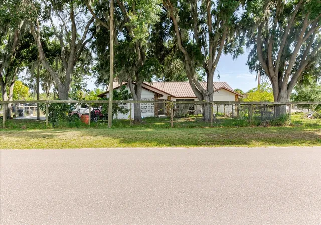 Photo 4 of Single family home for sale at 11109 Sumner Rd, Wimauma, FL 33598 | MLS# TB8521700 | Listing updated on 2026-06-23