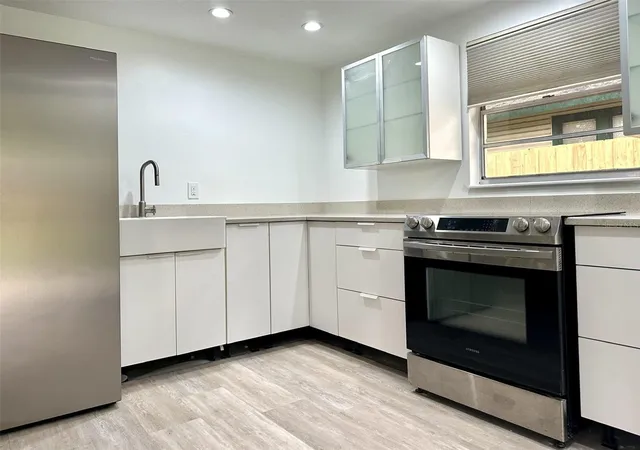Photo 4 of Single family home for sale at 502 E Knollwood St, Tampa, FL 33604 | MLS# TB8521713 | Listing updated on 2026-08-17