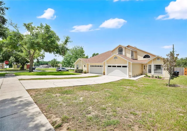 Photo 2 of Townhouse for sale at 7408 Little Pond Ct, Orlando, FL 32810 | MLS# S5152285 | Listing updated on 2026-09-09