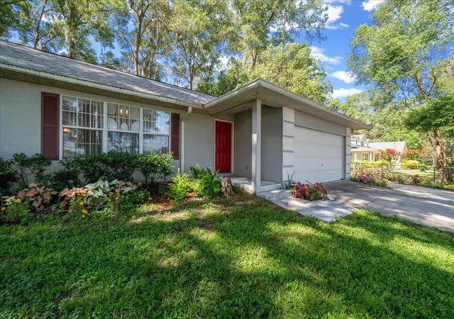 Photo 2 of Sale Pending at 3100 Ne 35th Street, Ocala, FL 34479 | MLS# OM727133 | Listing updated on 2026-08-31