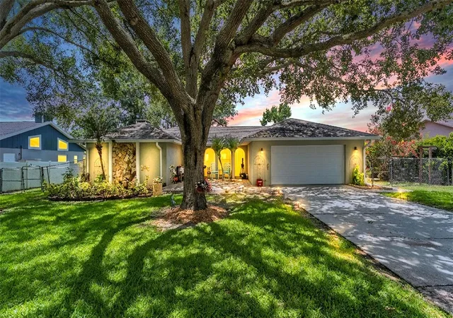 Homes for sale in Lakeland, FL | 422 Willow Run, Lakeland, FL 33813 | MLS# L4962954