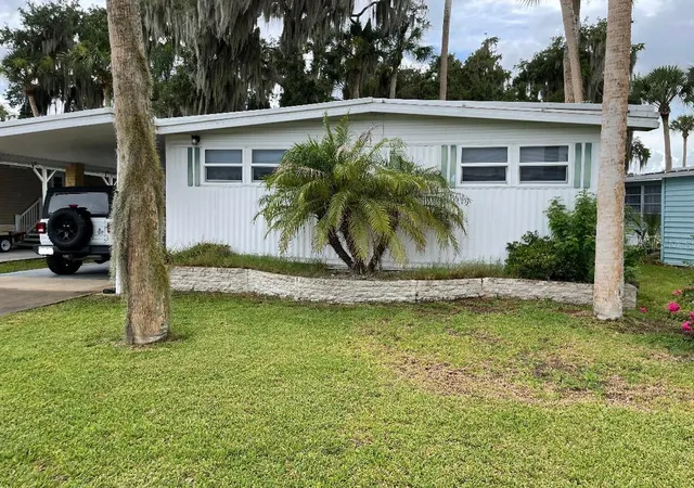 1st image of 112 Palm Dr #B, Eustis, FL 32726 | MLS# G5114121
