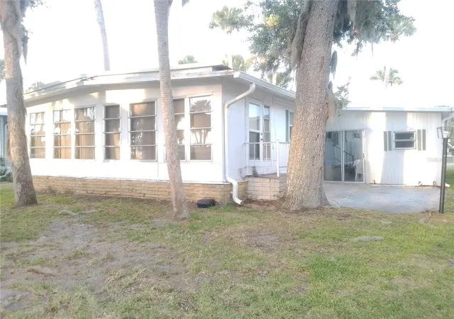 Photo 3 of Manufactured home for sale at 112 Palm Dr #B, Eustis, FL 32726 | MLS# G5114121 | Listing updated on 2026-08-15
