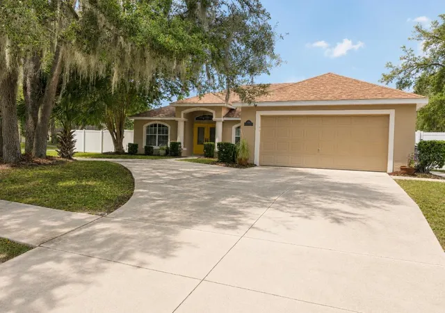 Photo 1 of Single family home for sale at 34224 Shadewood Cir, Leesburg, FL 34788 | MLS# V4949786 | Listing updated on 2026-08-18
