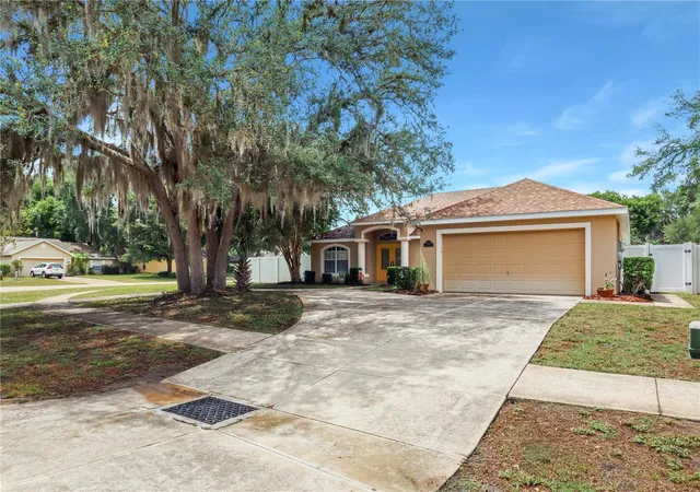 Photo 3 of Single family home for sale at 34224 Shadewood Cir, Leesburg, FL 34788 | MLS# V4949786 | Listing updated on 2026-08-18